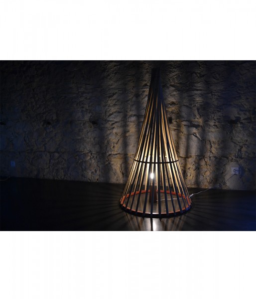 Luminaire au sol - au design Tipi H100cm