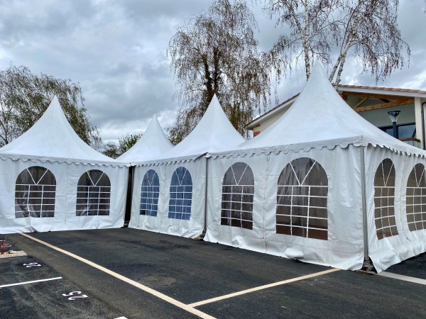 Inauguration d'un espace immobilier avec des barnums 5x5