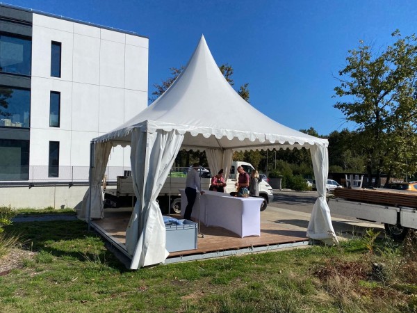 Evénement interne d'un grand compte avec des chapiteaux 5x5