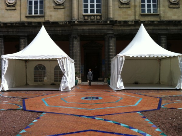 Evénement Etudiant à la Faculté de Bordeaux avec des chapiteaux 5x5