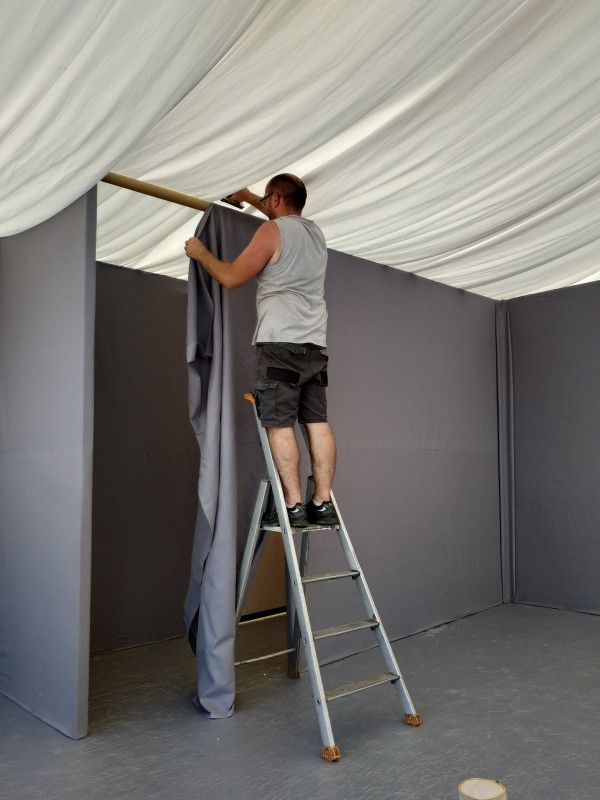 Prestation de services de pose de coton gratté