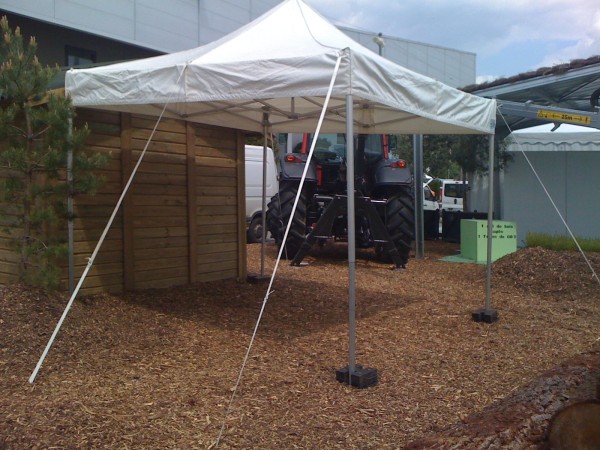 Tente pliante 3X3 à montage rapide au Parc Expo de Bordeaux 