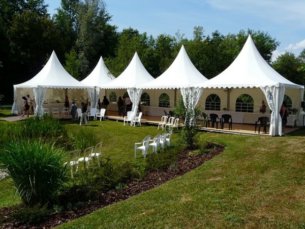 CHAPITEAUX  5X5 avec PLANCHER sur RÉSILLE<br /><br />